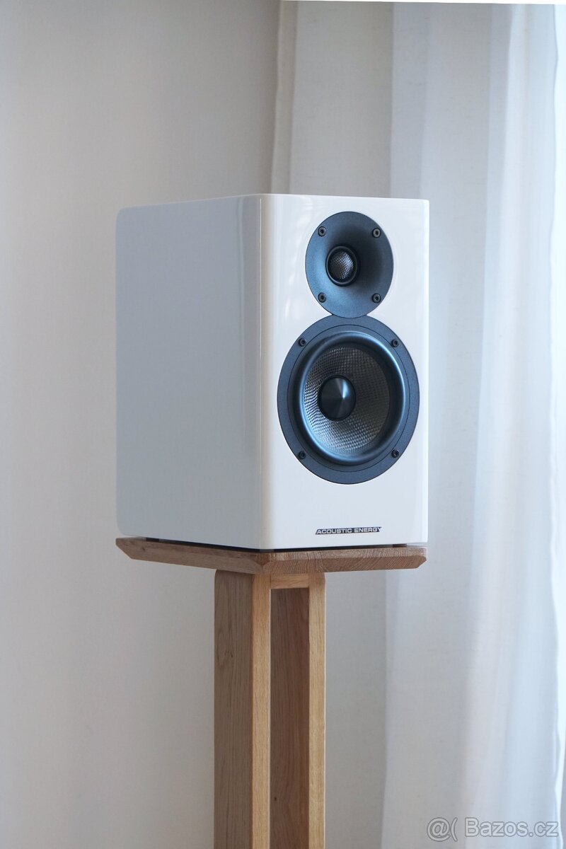 Regalové Hi-Fi repro Acoustic Energy AE500
