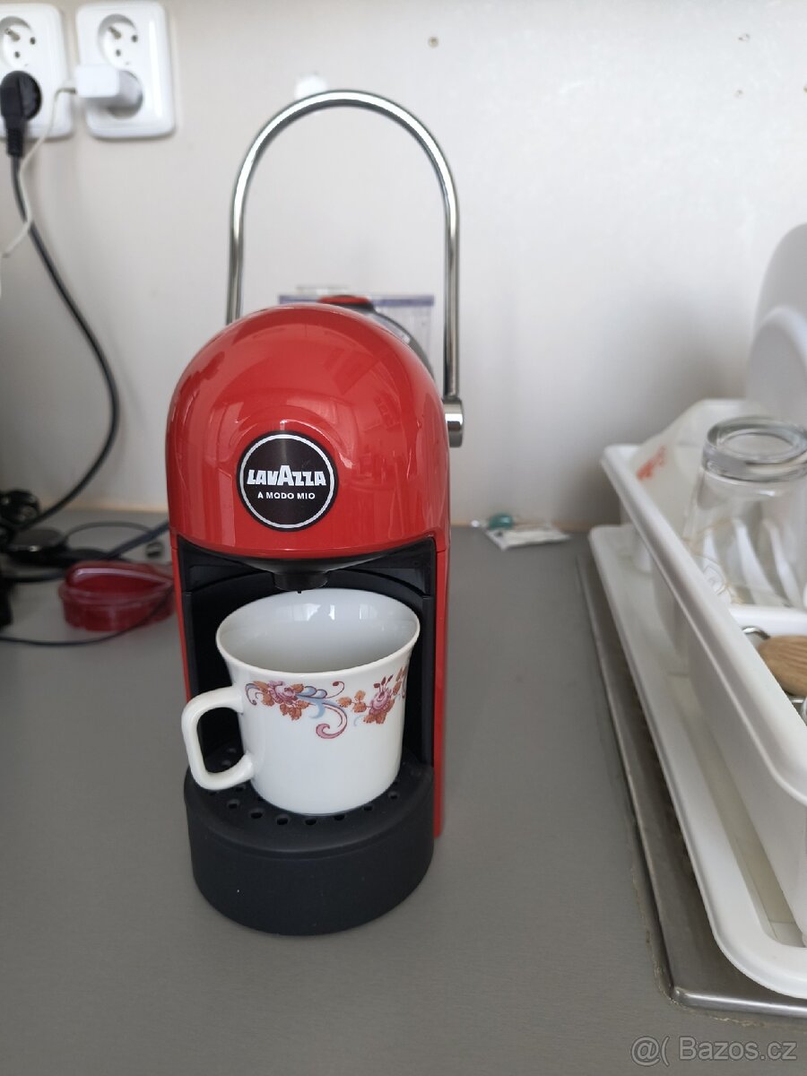 Mini kávovar na kapsle