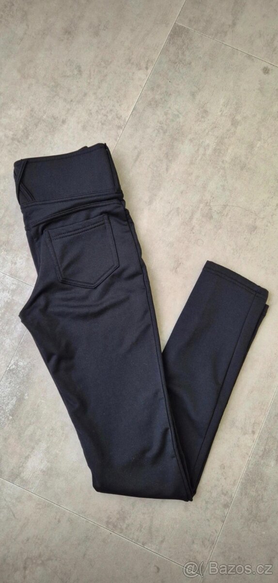 Stahující dámské legíny