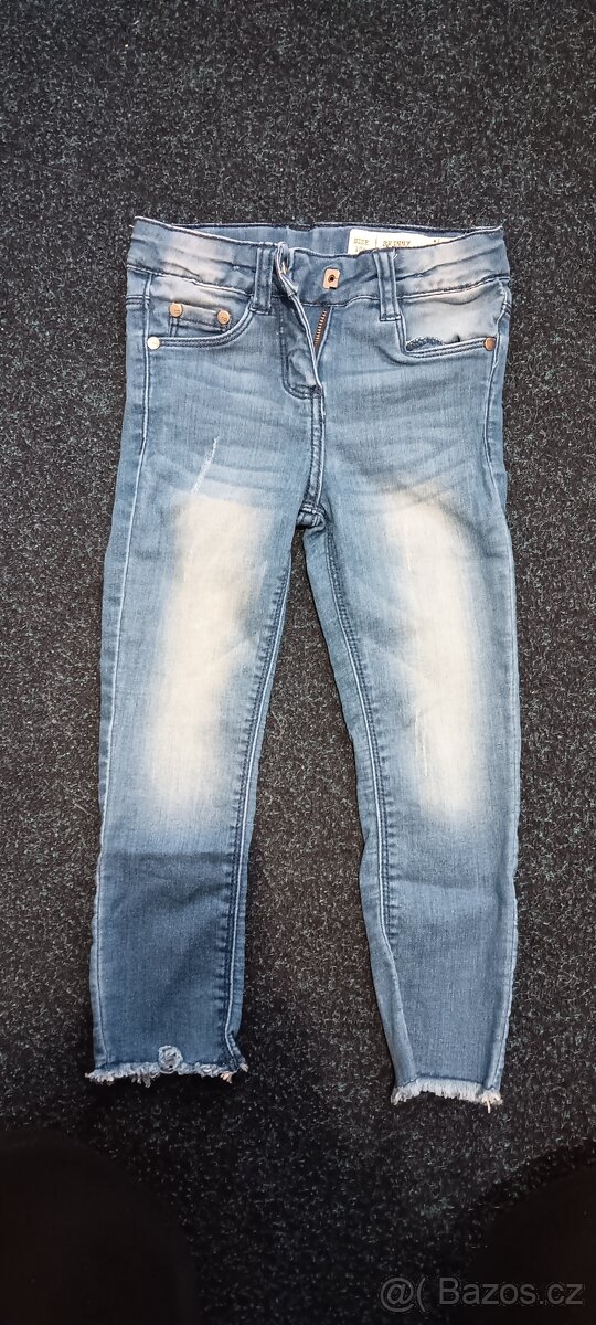 Dívčí džíny vel.104