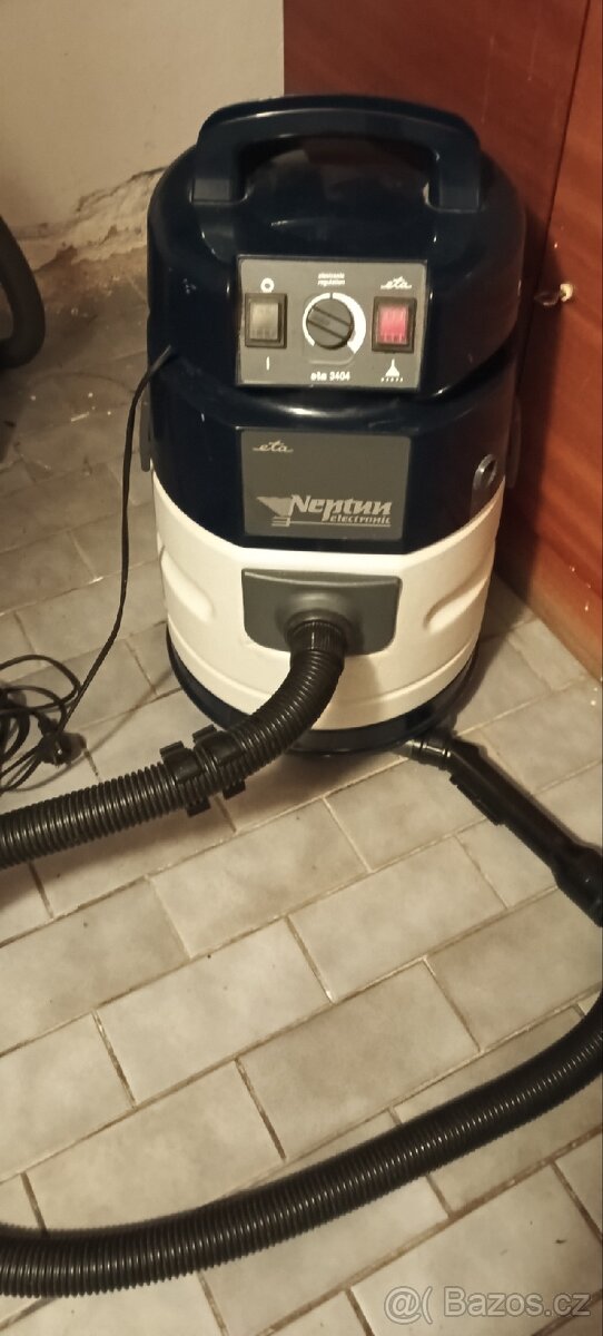 Vysavač ETA na mokré i suché vysávání