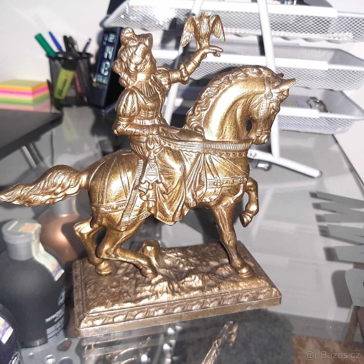 Jezdkyně se sokolem - soška kov Československo