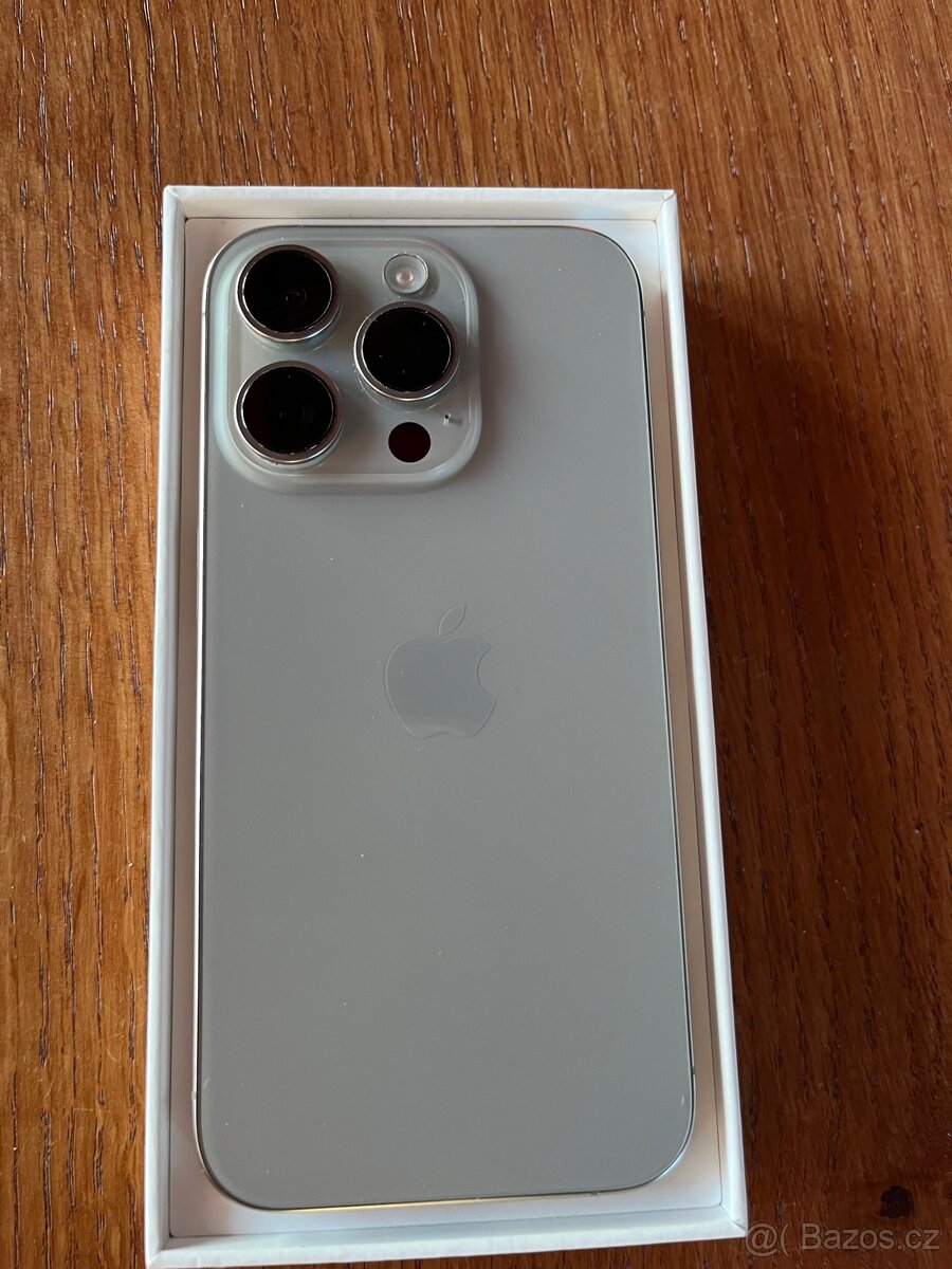 iPhone 15 Pro titan