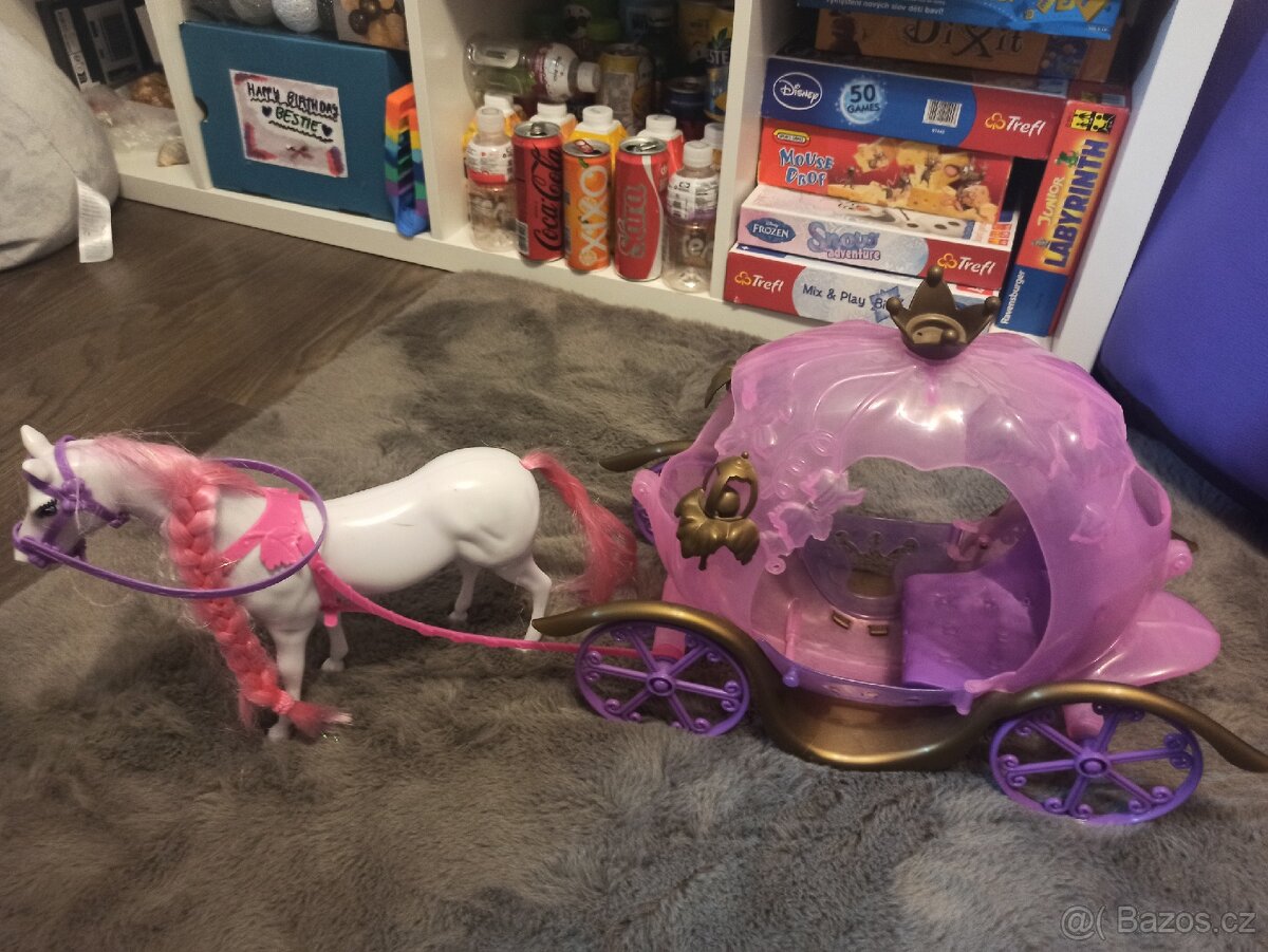 Kočár pro Barbie, panenka