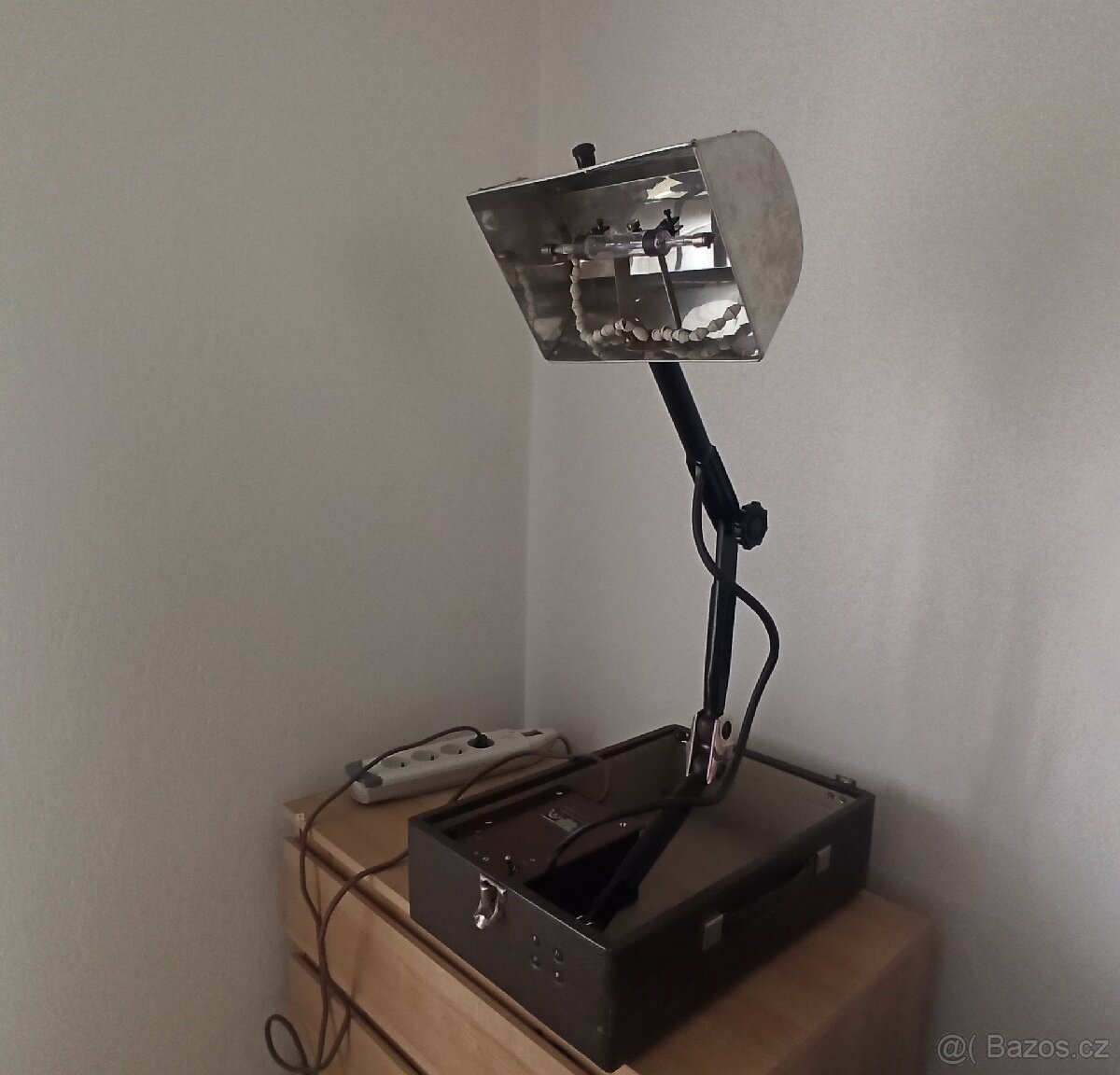 Technicka starozitnost UV lampa prenosny Cernobyl