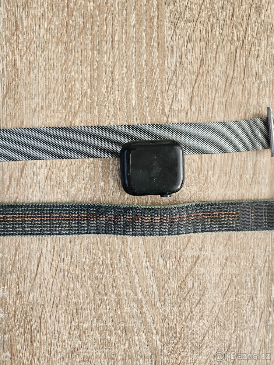 Apple Watch Series 8 41mm Temně inkoustový hliník