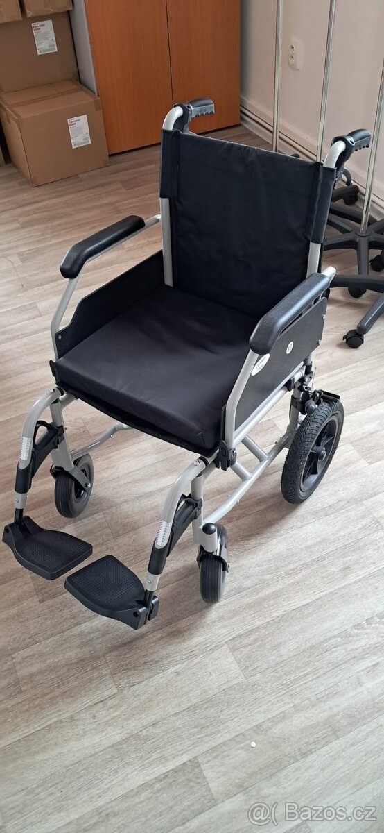 Invalidní vozík