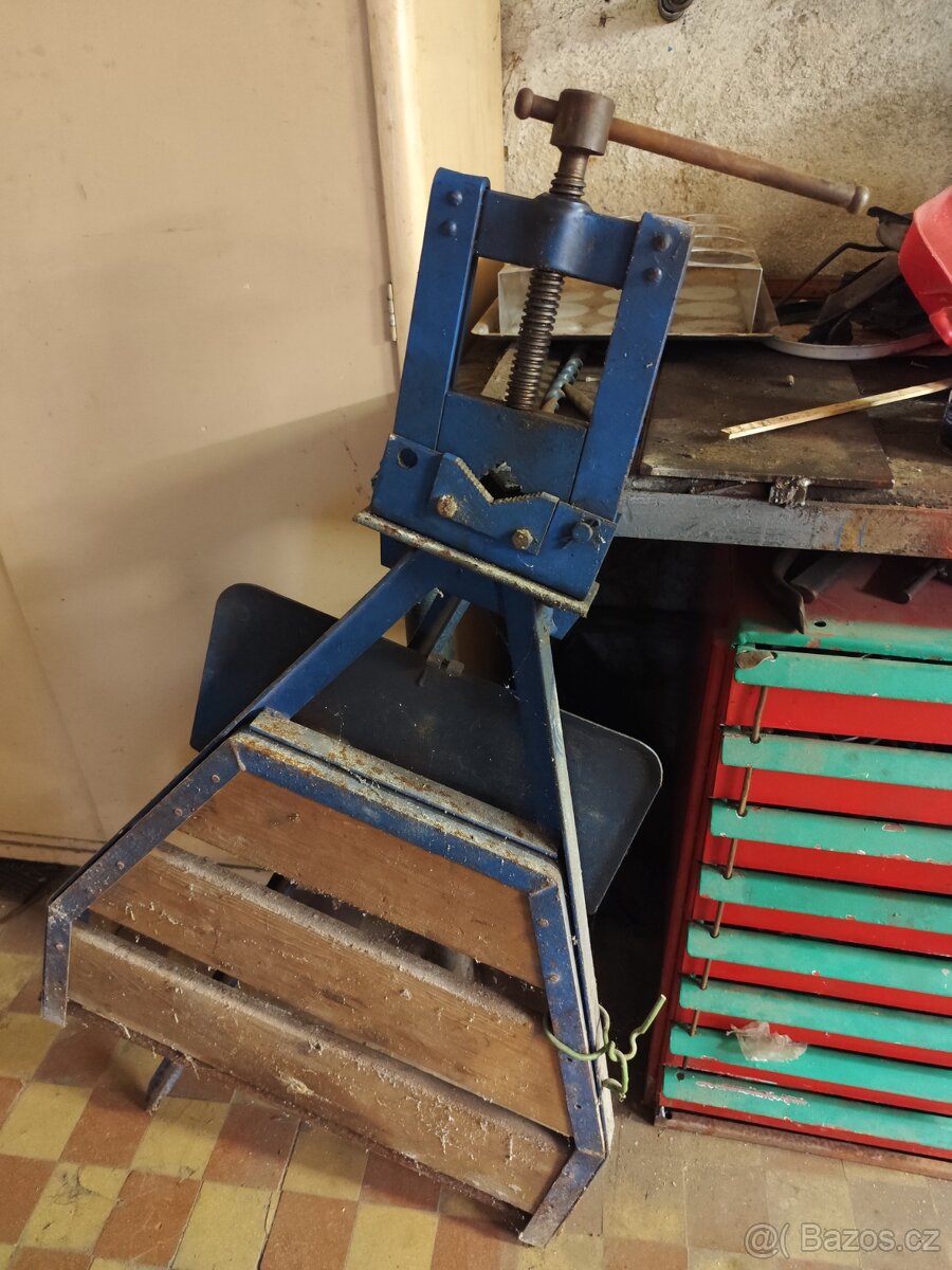 Instalatérský svěrák