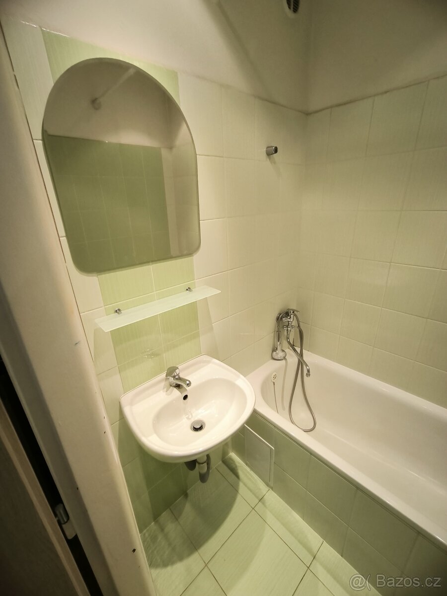 Umyvadlo včetně baterie