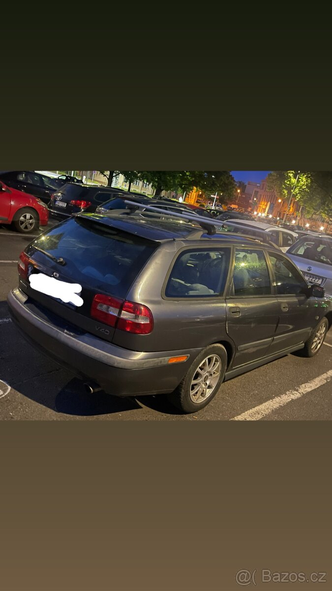 Volvo v40