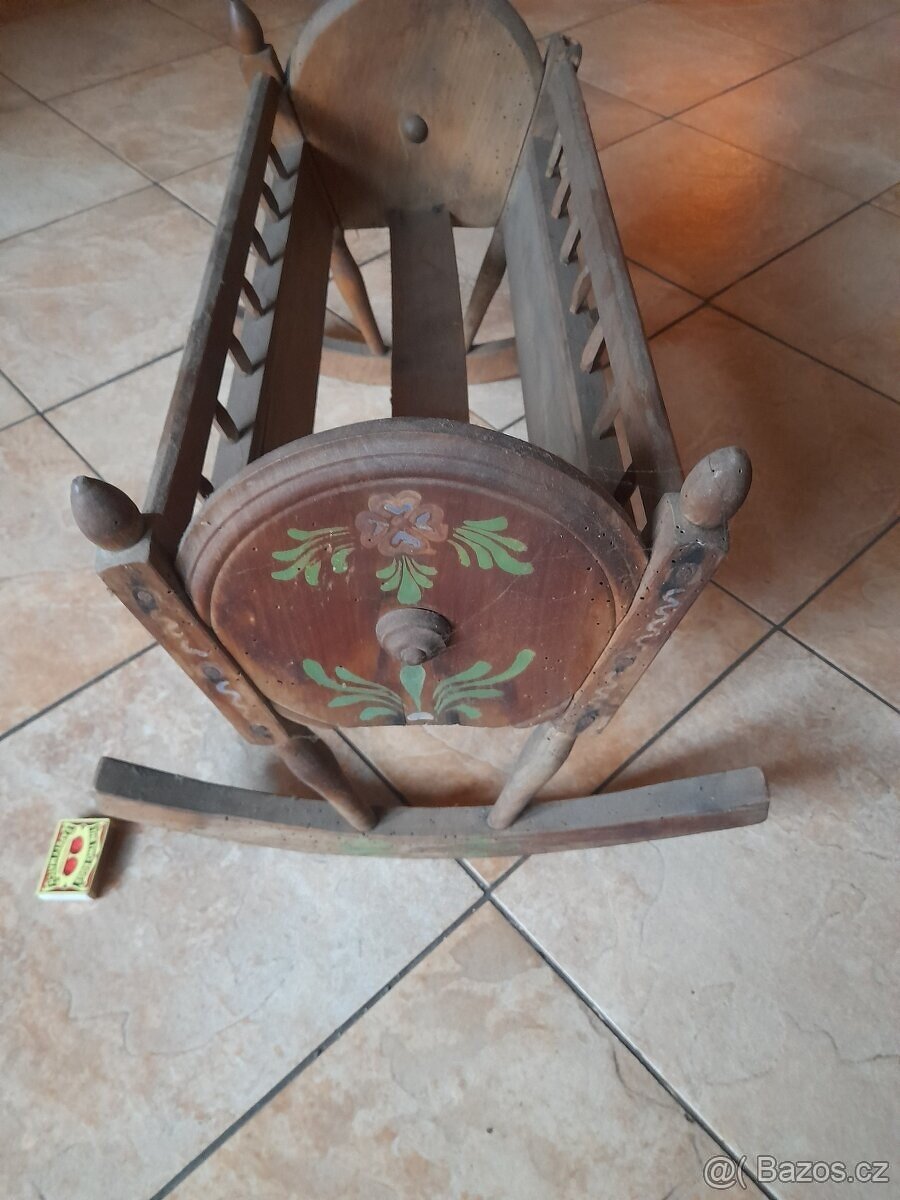 Stará kolébka pro panenku