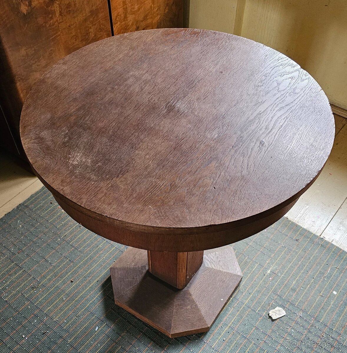 Stůl kulaty, starožitný, masivní 75 cm