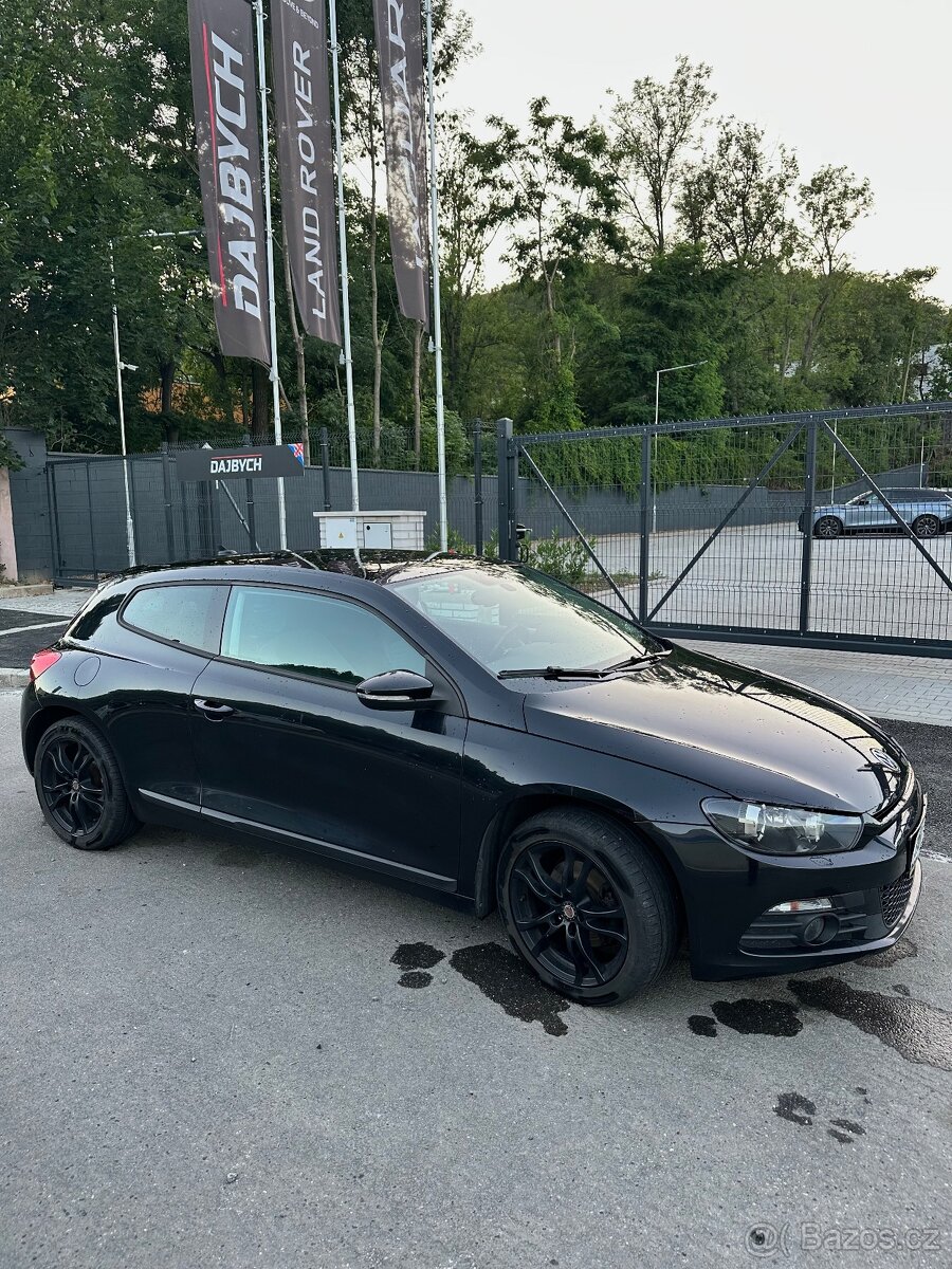 VW Scirocco 1.4 TSI, po servisu, STK 2027, zimní sada, top