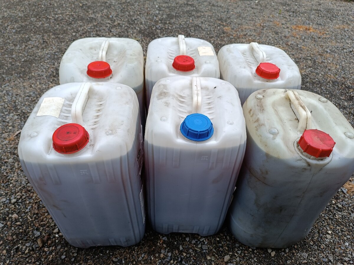 Prodám použitý hydraulický olej, čistý bez vody 6x 25l