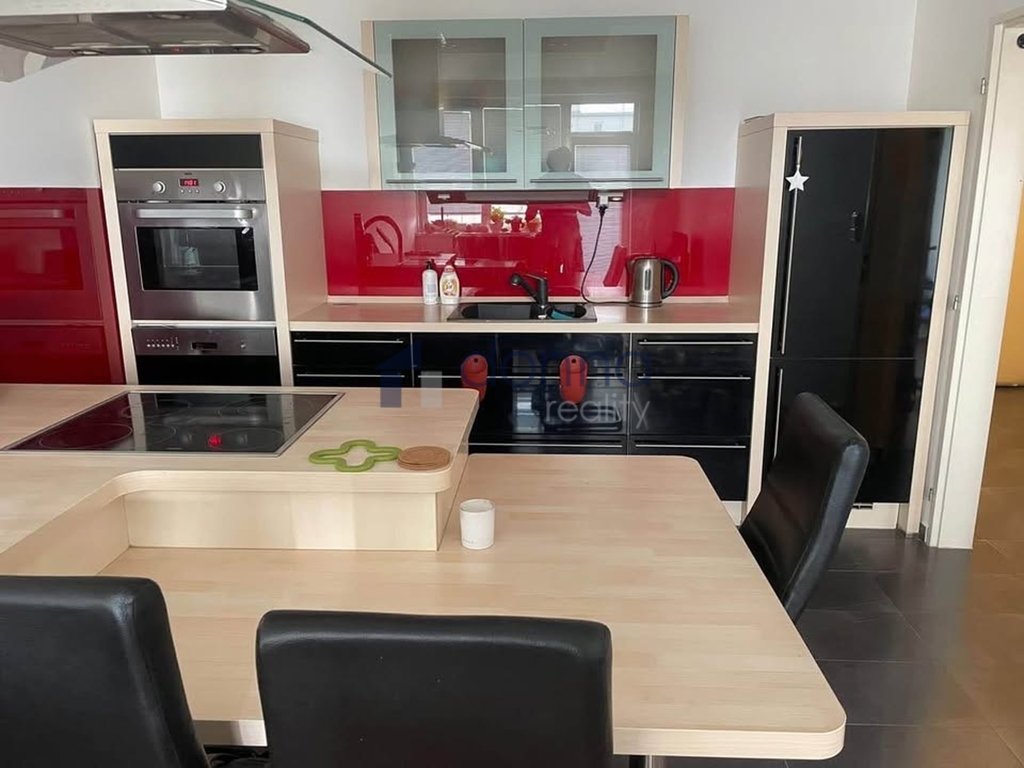 Pronájem bytu 2+kk/B, 52m², ul. Podkovářská, Praha 9 - Nová 