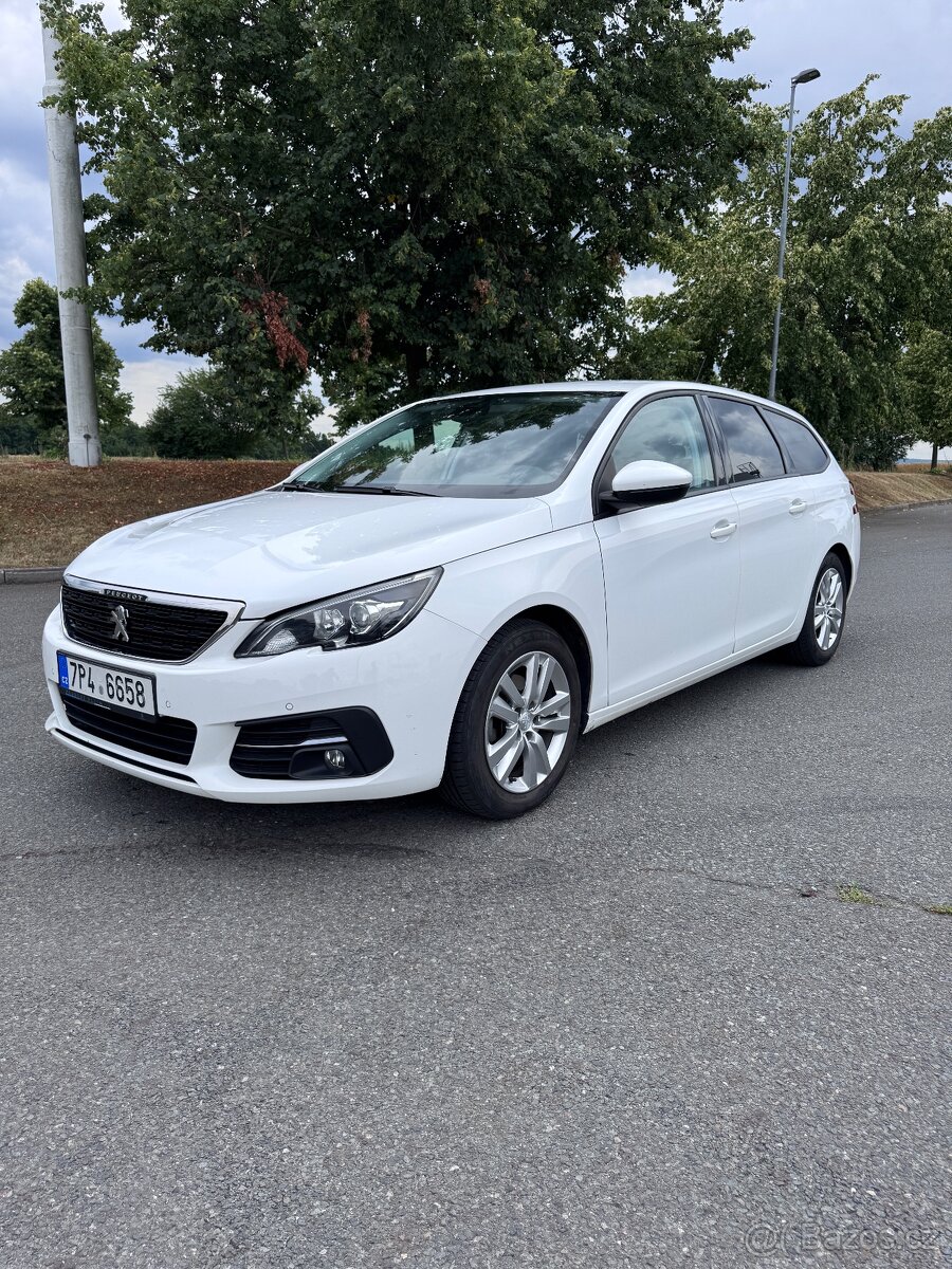 Peugeot 308 kombi 1.2 Pure Tech, 81 Kw, koupeno v ČR