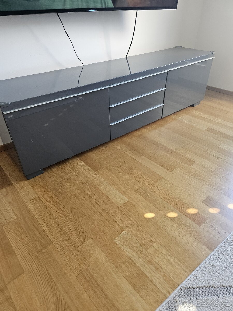 TV stolek Besta Ikea