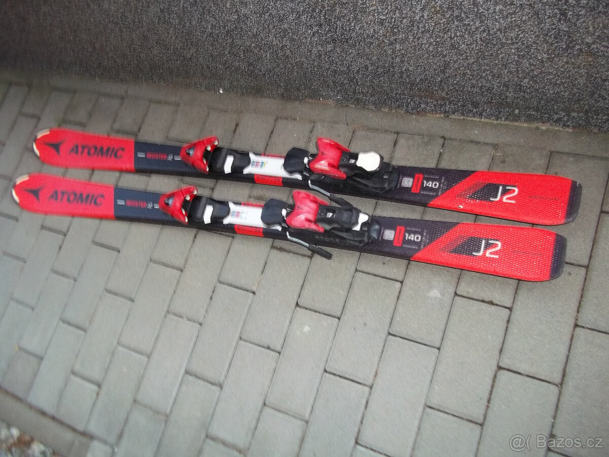 uniorské carvingové lyže Atomic 140 cm
