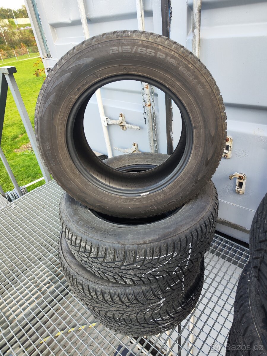 215/65R16 Nokian Zimní