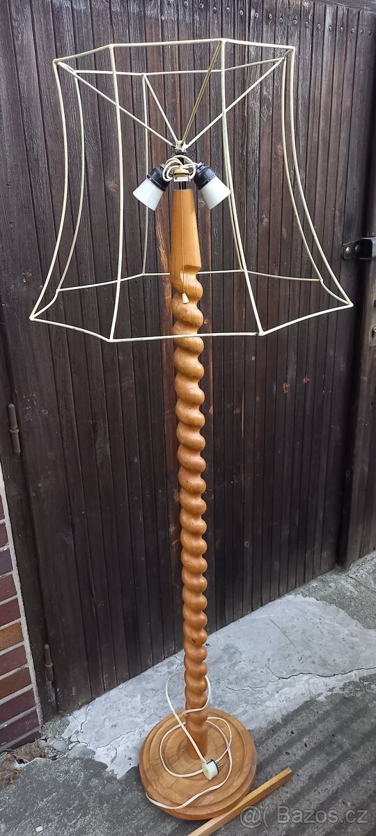 Stojací lampa