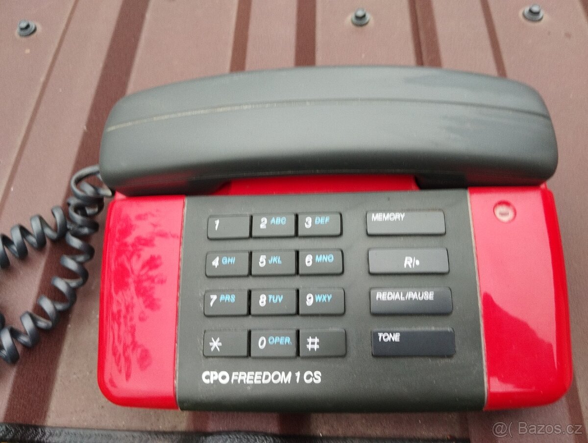 Prodám sběrateli telefon