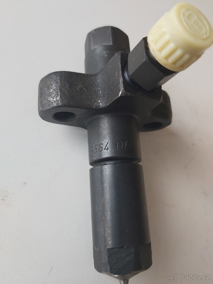 Vstřikovač na malotraktor za