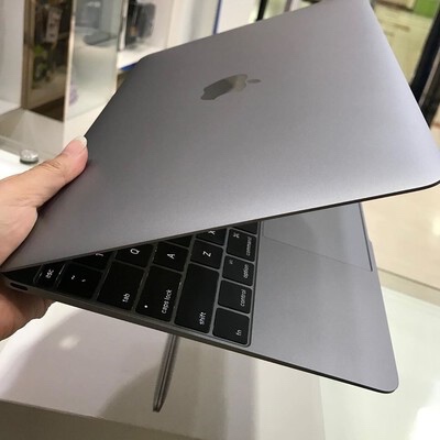 MacBook 12, Early 2016, kosmeticky top; Apple