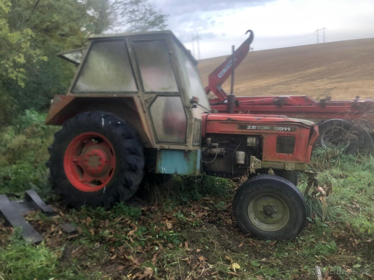 Traktor zn. ZETOR 6911