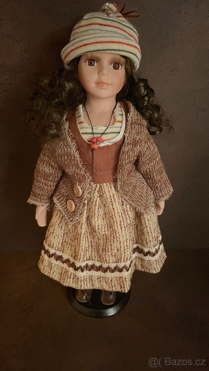 Porcelanová panenka