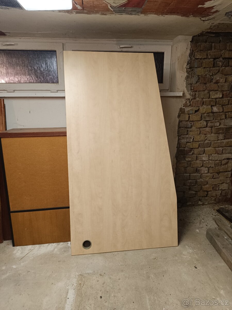 Kancelářské stoly