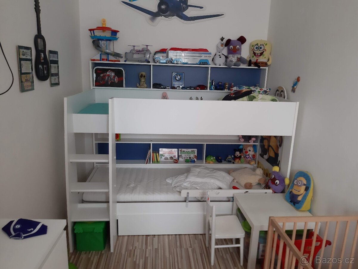 Dvoupatrová postel se šuplíkem