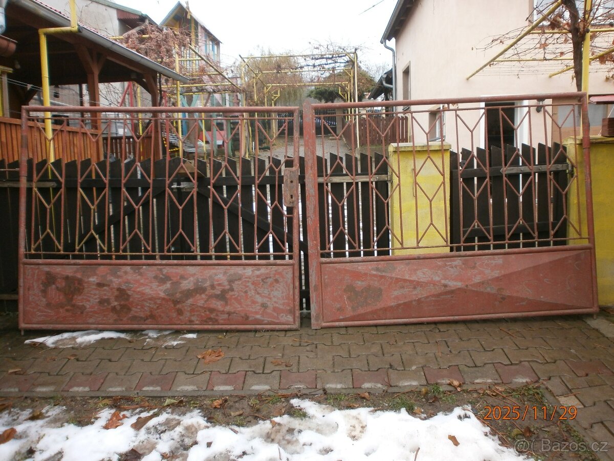 Brána dvoukřídlá