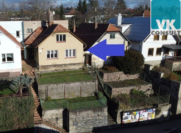 Prodej - rodinný dům se zahradou a 2 garážemi -...