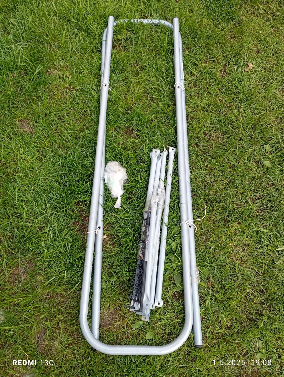 SKLÁDACÍ STOJAN NA LÁHVE