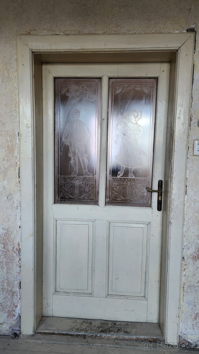 Krásné staté dveře dřevěné