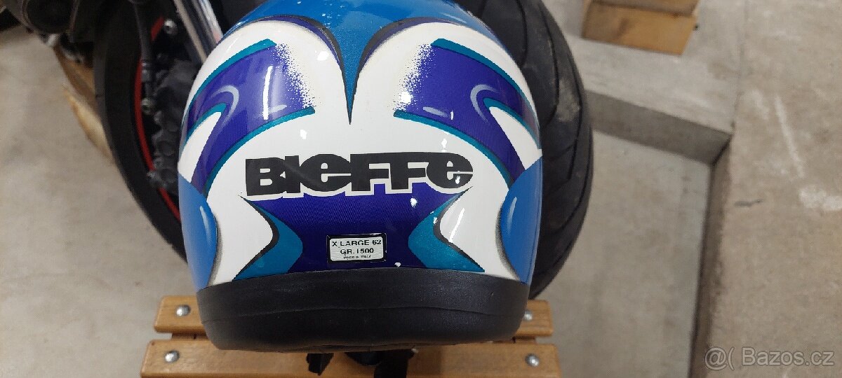 Motocyklová přilba