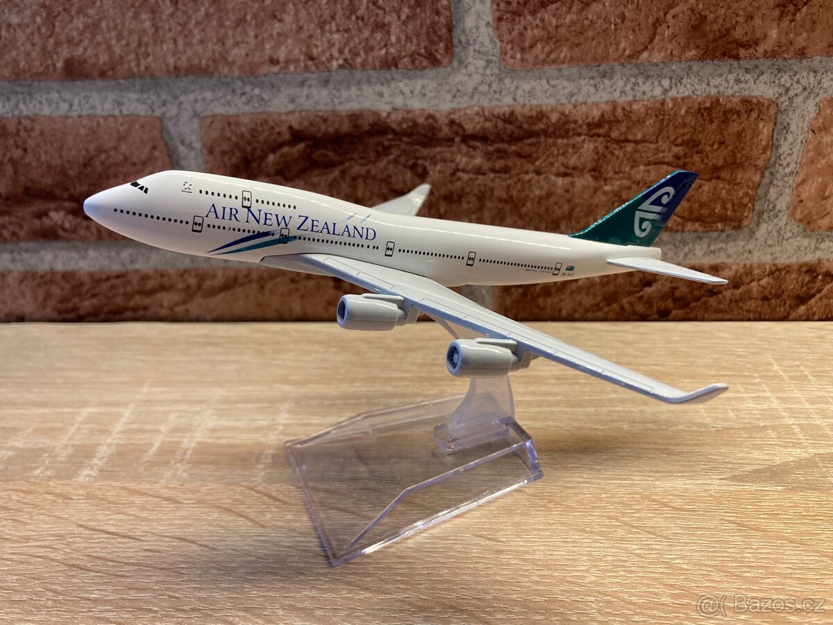 MODEL LETADLA BOEING 747 - 400
