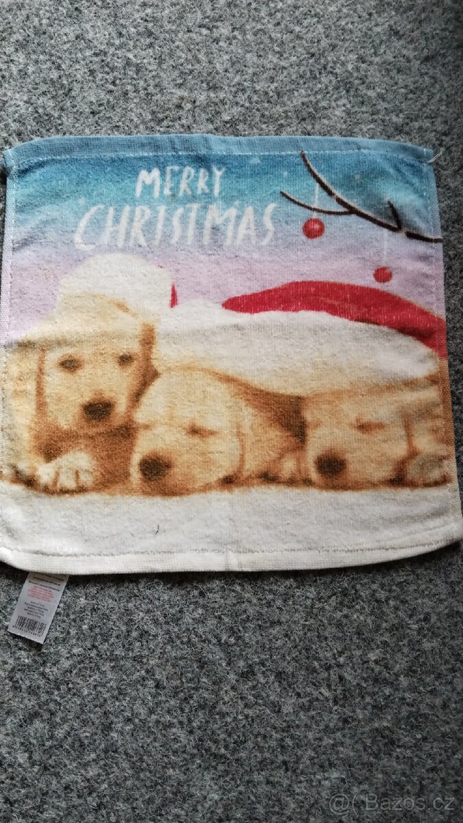 Malý ručník s pejskama metry christmas
