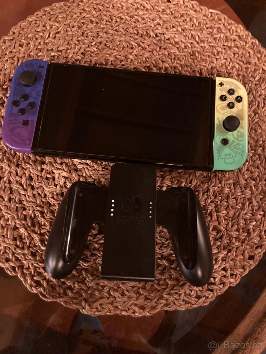 Nintendo Switch OLED + 2 hry + nové nerozbalené Joy-Cony