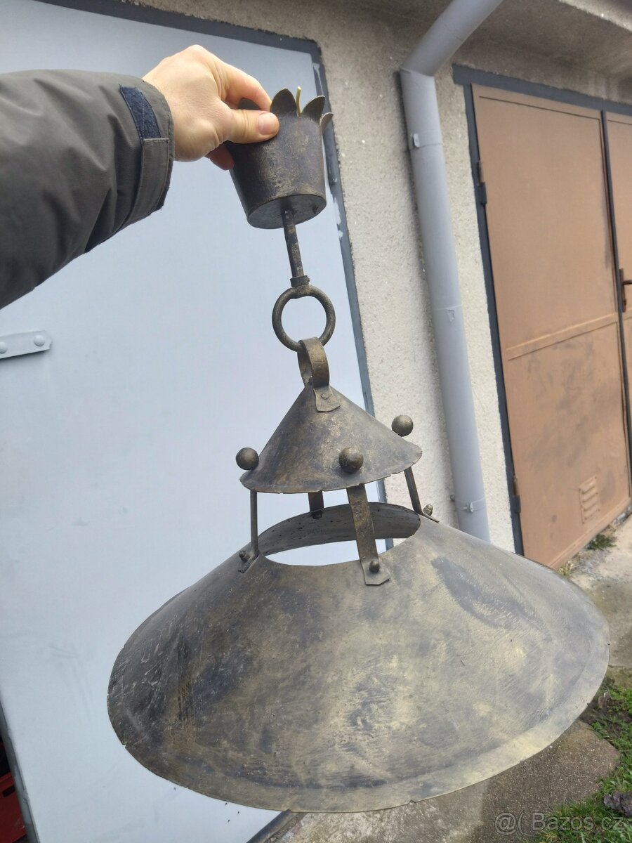 Lustry i nástěnné