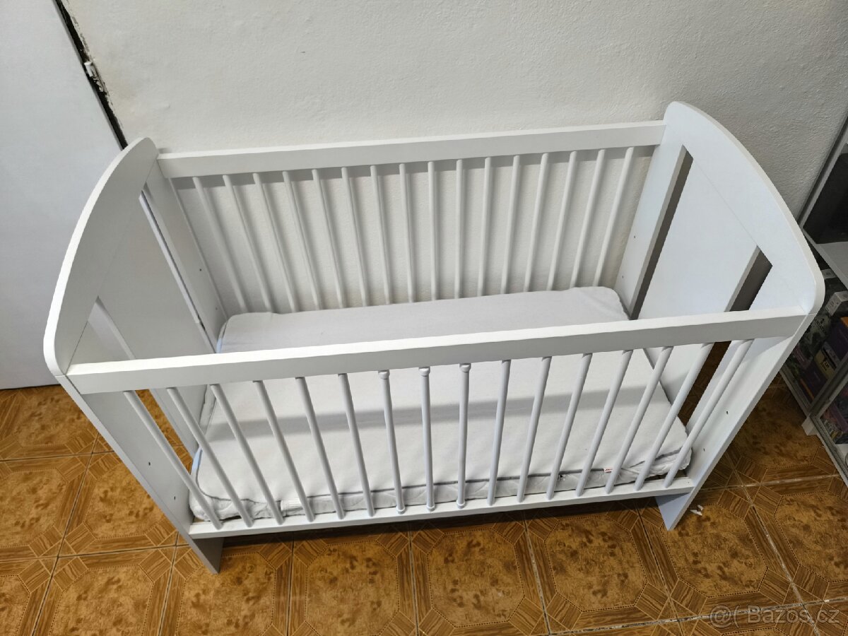 Dětská postýlka+ matrace s chráničem a mantinel