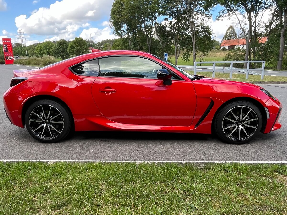 TOYOTA GR86 2.4 6MT - TOP