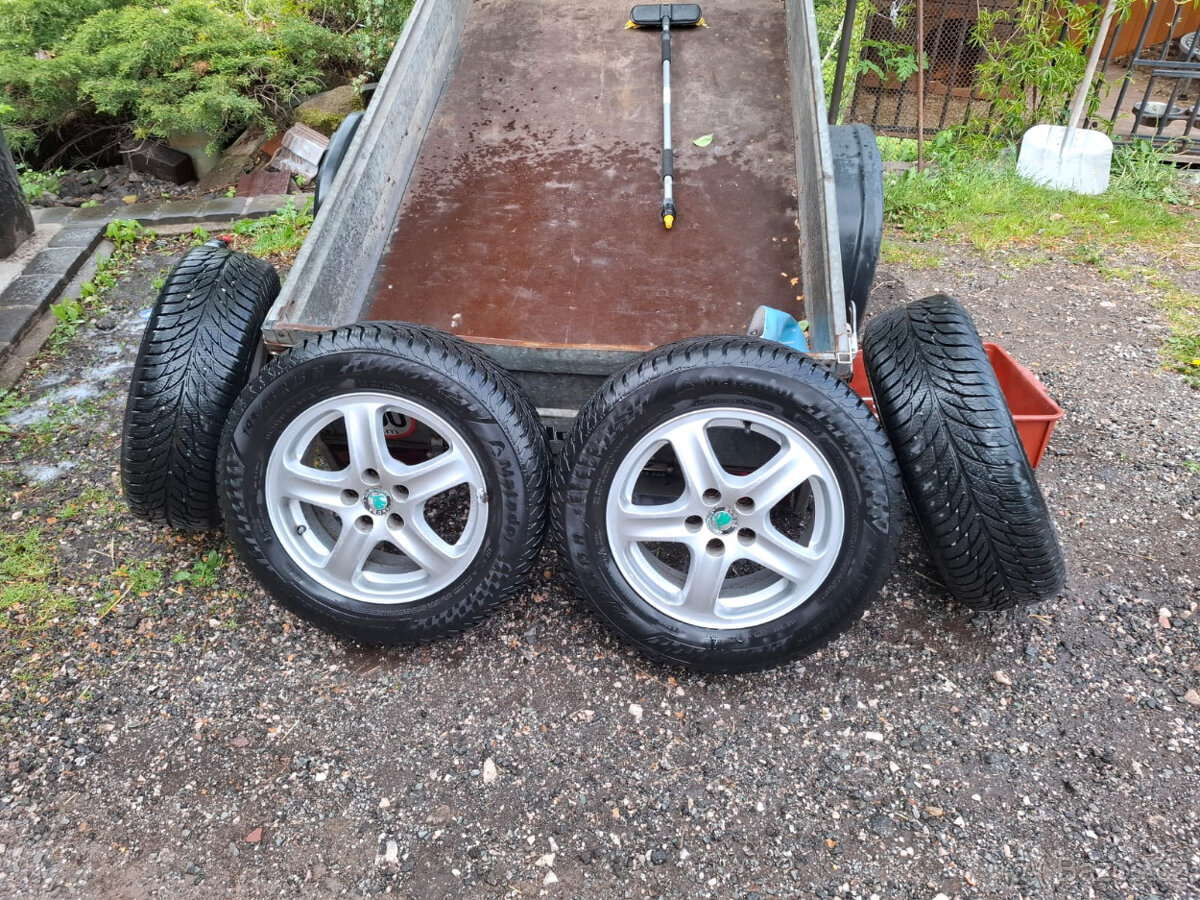 Originální disky Škoda 15" + zánovní celoroční pneu