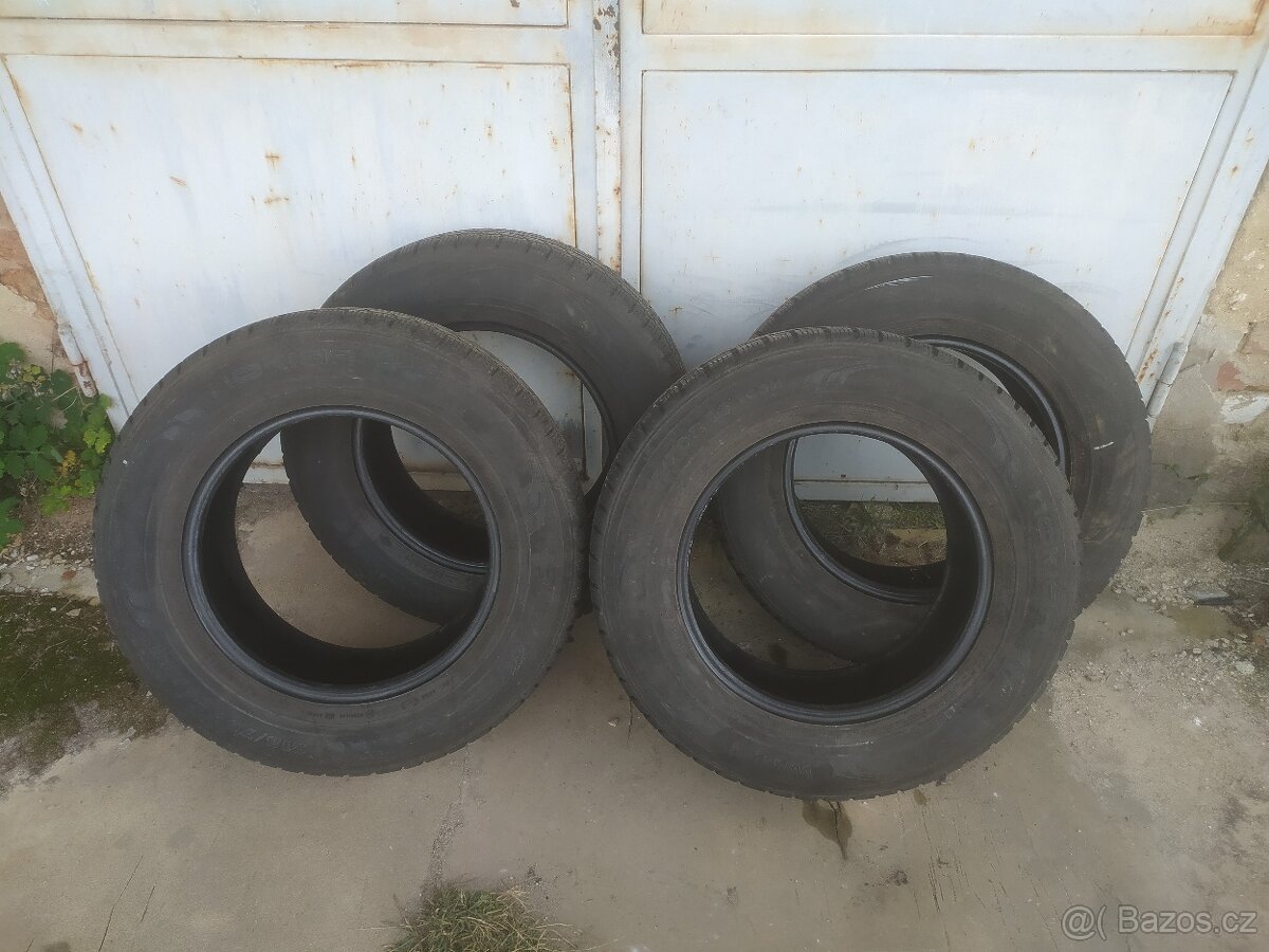 Zimní pneu-215/70/16-Nokian