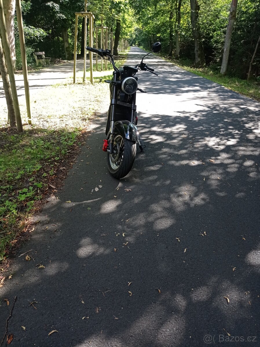 Elektrická koloběžka, e-bike.