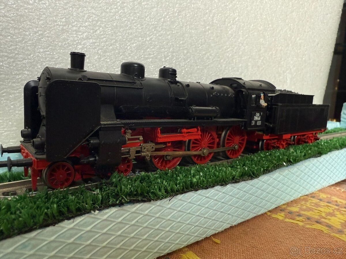 Lokomotiva .H.O.  398025 ROCO (Analog)