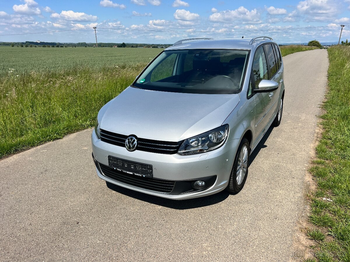 ►VW TOURAN 1.6 TDI 77KW CUP NAVI-KAMERA-TAŽNÉ-ASIST-TOP