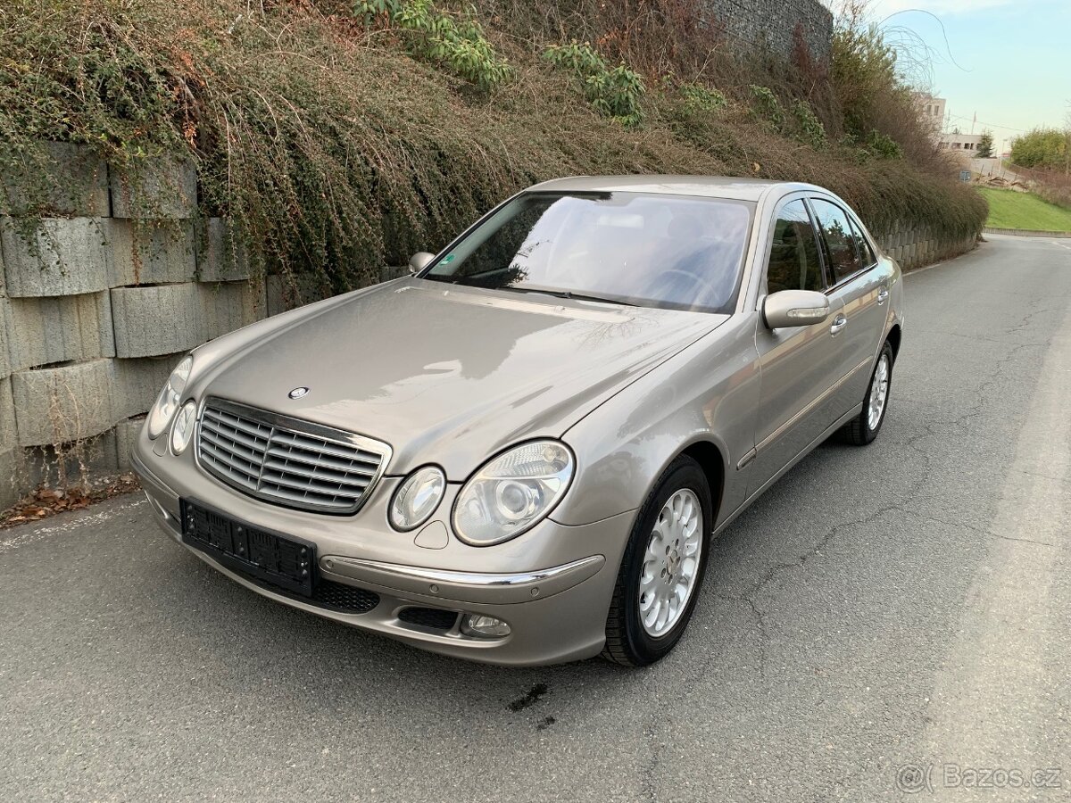 Mercedes - Benz  E 240i  Elegance  Manuál