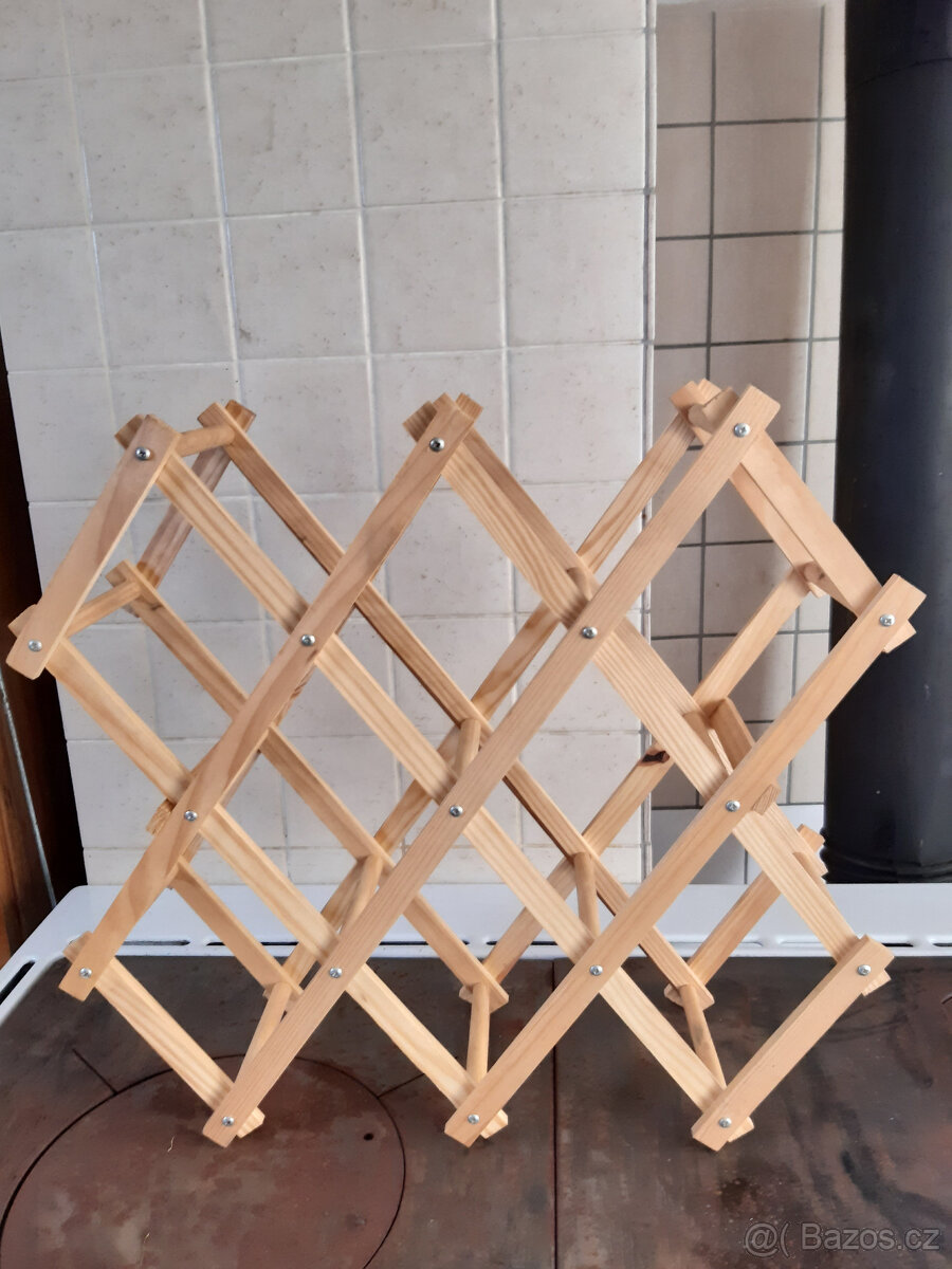 Stojan na víno z masívu