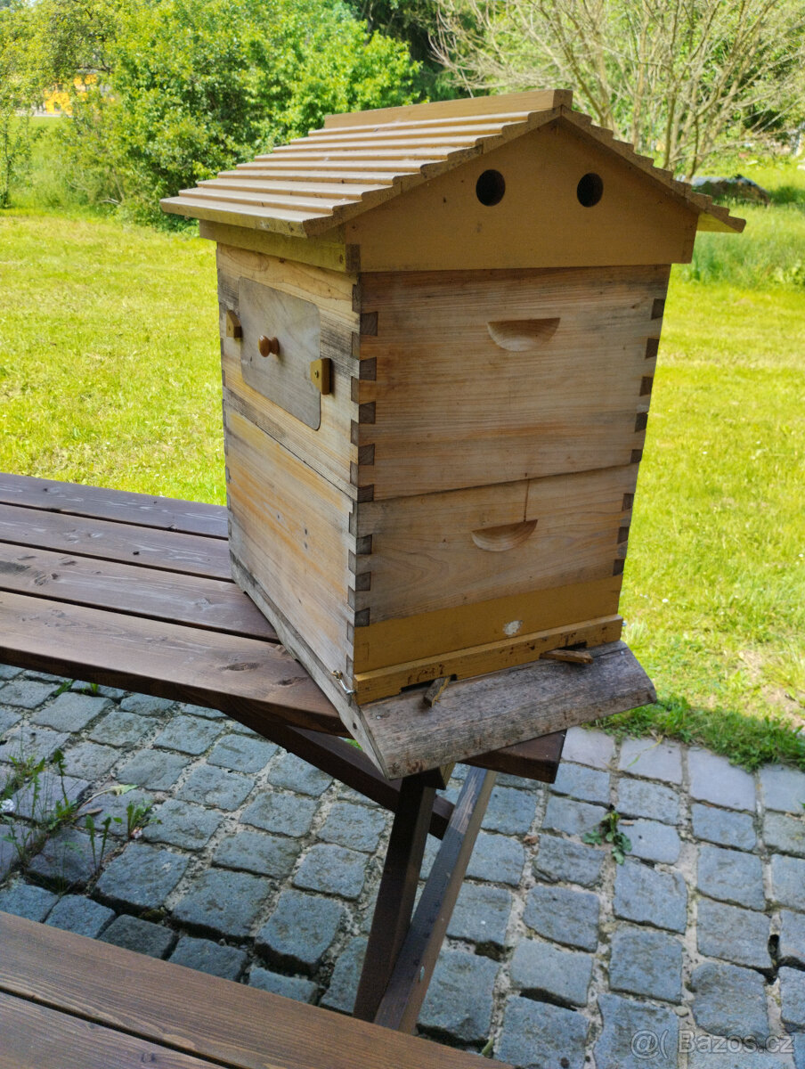 Automatický včelí úl FLOWing HIVE